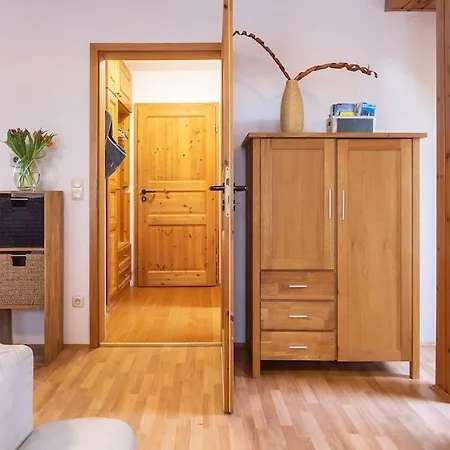 Alpen-hostel Suedgrat Mit Motorradvermietung Apartment Memmingen